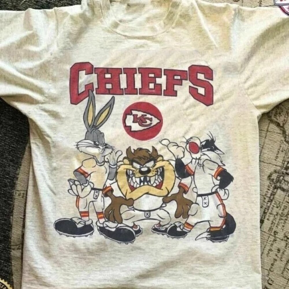 Reprint Kansas City Chiefs Looney Tunes Football Retro Ash Color Unisex T-shirt